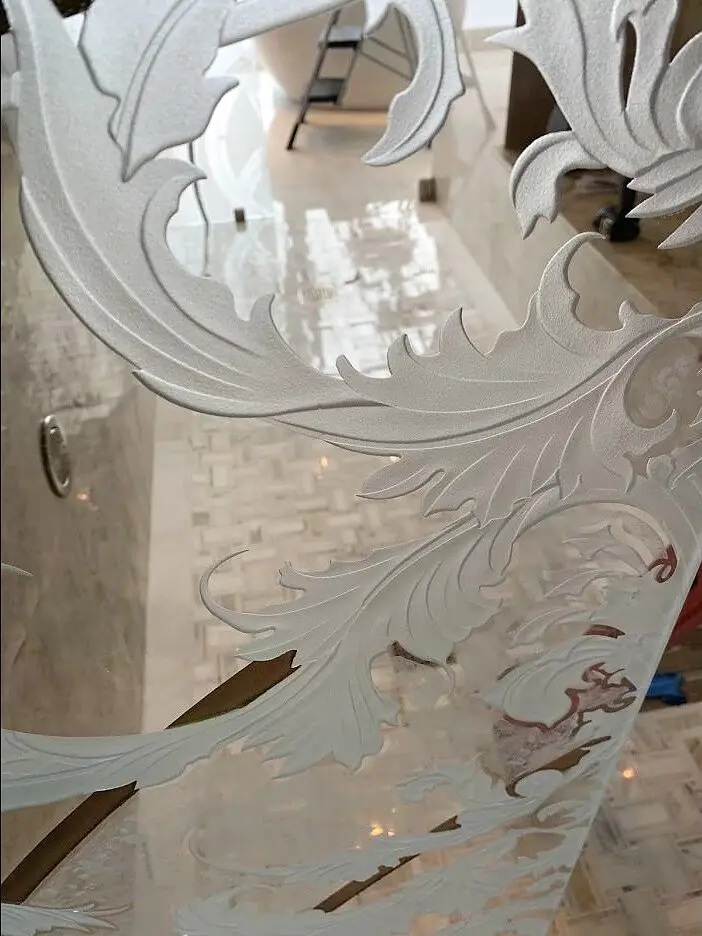 Detailed etched floral design on clear glass
