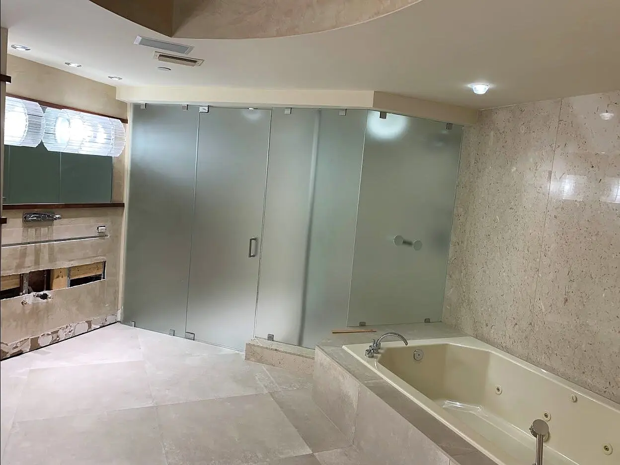 Wide finished shower-glass installation with clear panels